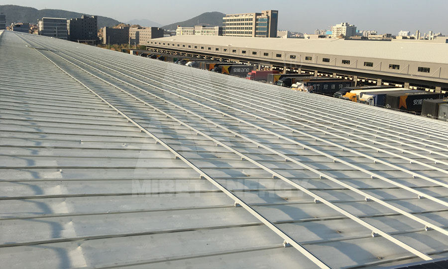 南安物流園彩鋼瓦支架系統(tǒng)項目