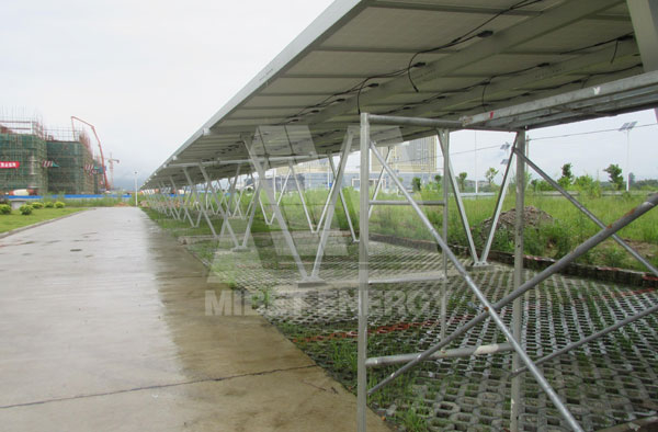 太陽(yáng)能光伏車棚支架系統(tǒng)有什么優(yōu)點(diǎn)？