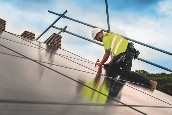 太陽能光伏發(fā)電原理是什么？如何進(jìn)行光電轉(zhuǎn)換的？