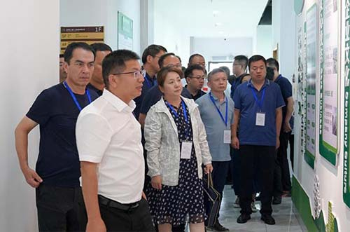 廈門(mén)大學(xué) · 新疆綠色低碳發(fā)展專題培訓(xùn)班領(lǐng)導(dǎo)一行蒞臨邁貝特參觀調(diào)研